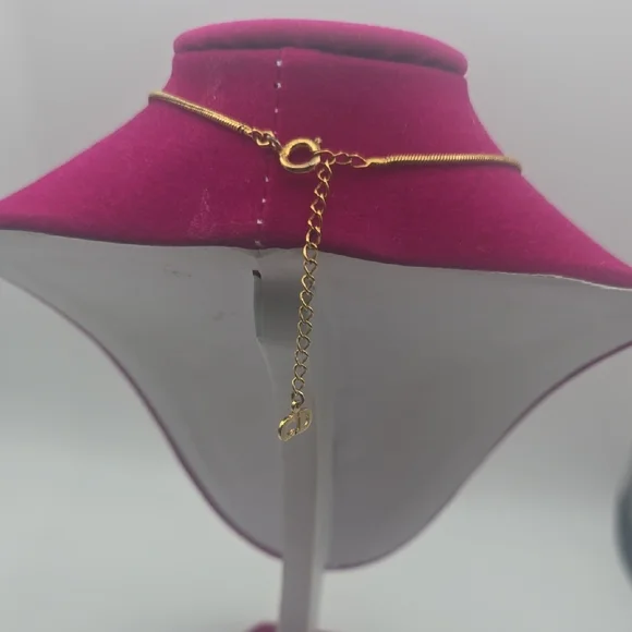 Christian Dior Elegant Gold Plated Heart Pendant Necklace (EUC)✨️ - Picture 4 of 7